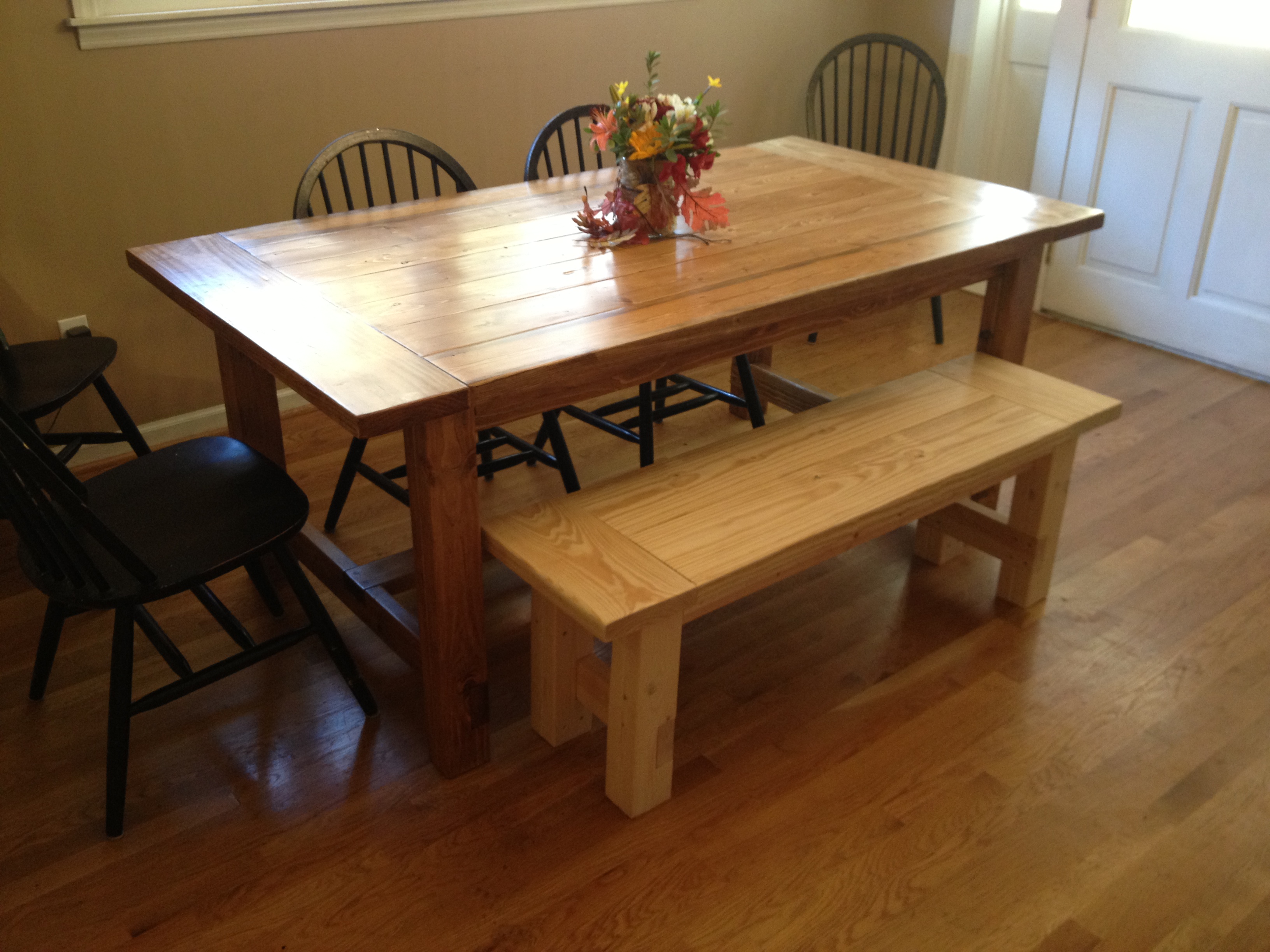 Free plans for making a rustic farmhouse table bench | A Lesson 